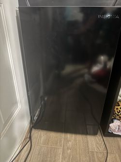 Insignia mini fridge