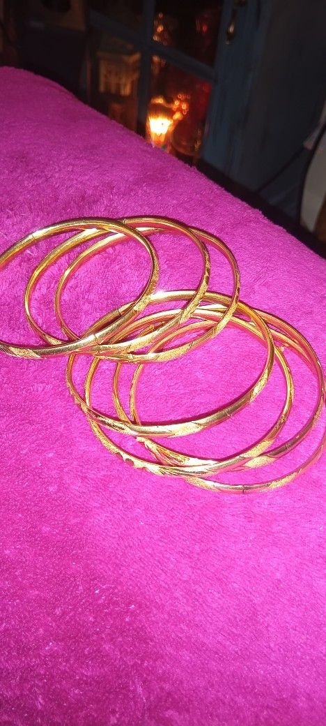 14 K Gold Solid.7.2 Gram Each.There 7. Bracelet