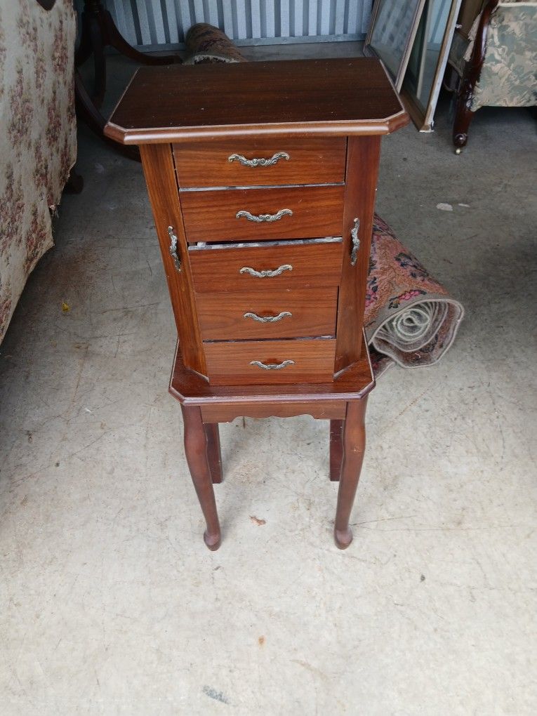 Jewelry Box Stand