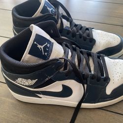 Air Jordan 1 Mid