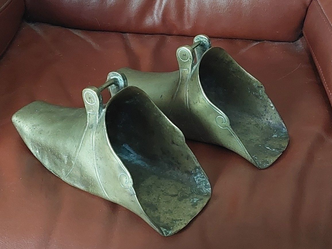 Spanish Colonial Brass Stirrups (pair)