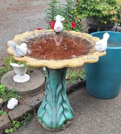 Beautiful Vintage Painted Concrete Birdbath 2 pieces 3 Birds Removable