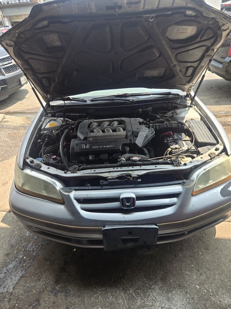 02 Honda Accord Four-door For Parts