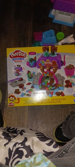 Play-doh Kitchen Creations Candy Deight playset