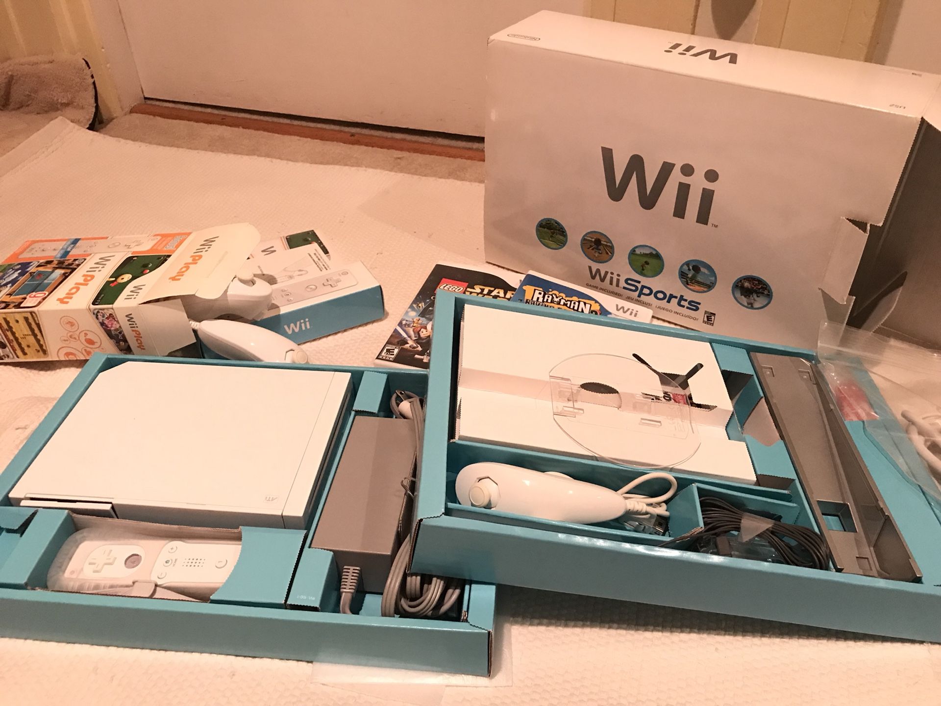 Nintendo wii in original box, second controls in original box