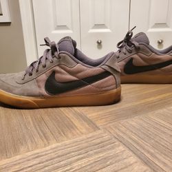Nike Mavrk Low Skate Shoes Sneakers
Fits like size 10.5