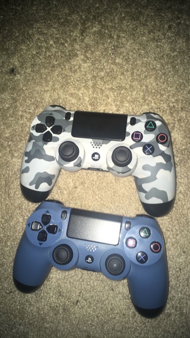 2 ps4 controllers