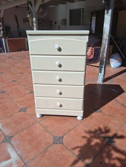 Five Drawers Dresser dimensions Wide 28in 49in Tall 16in Deep Good Condition
