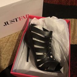 Black Heels Never worn 7.5