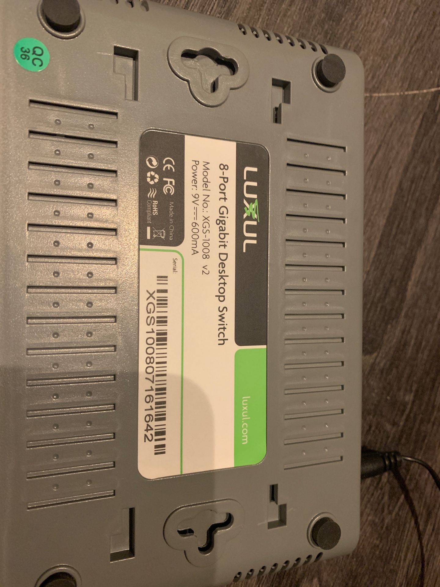 LUXUL 8 Port Ethernet Switch (Rear Facing)
