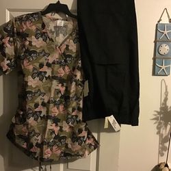 Set of scrubs size 1X brand new still has tags attached