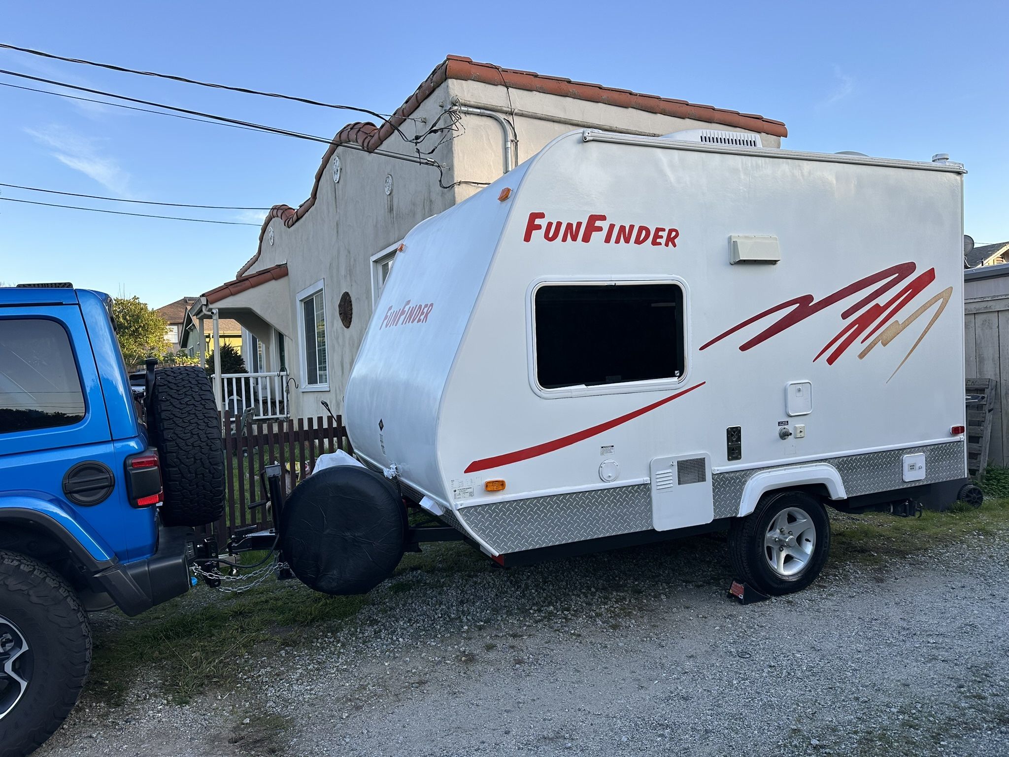 Fun Finder 14′ Lightweight Travel Trailer, sleeps 3