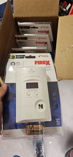 Kidde
Firex Plug-in Carbon Monoxide Detector, 9V Battery Backup, Digital Display