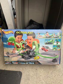 Hot Wheels Octoblast Track Set