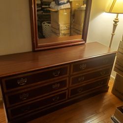 Dresser With Mirror