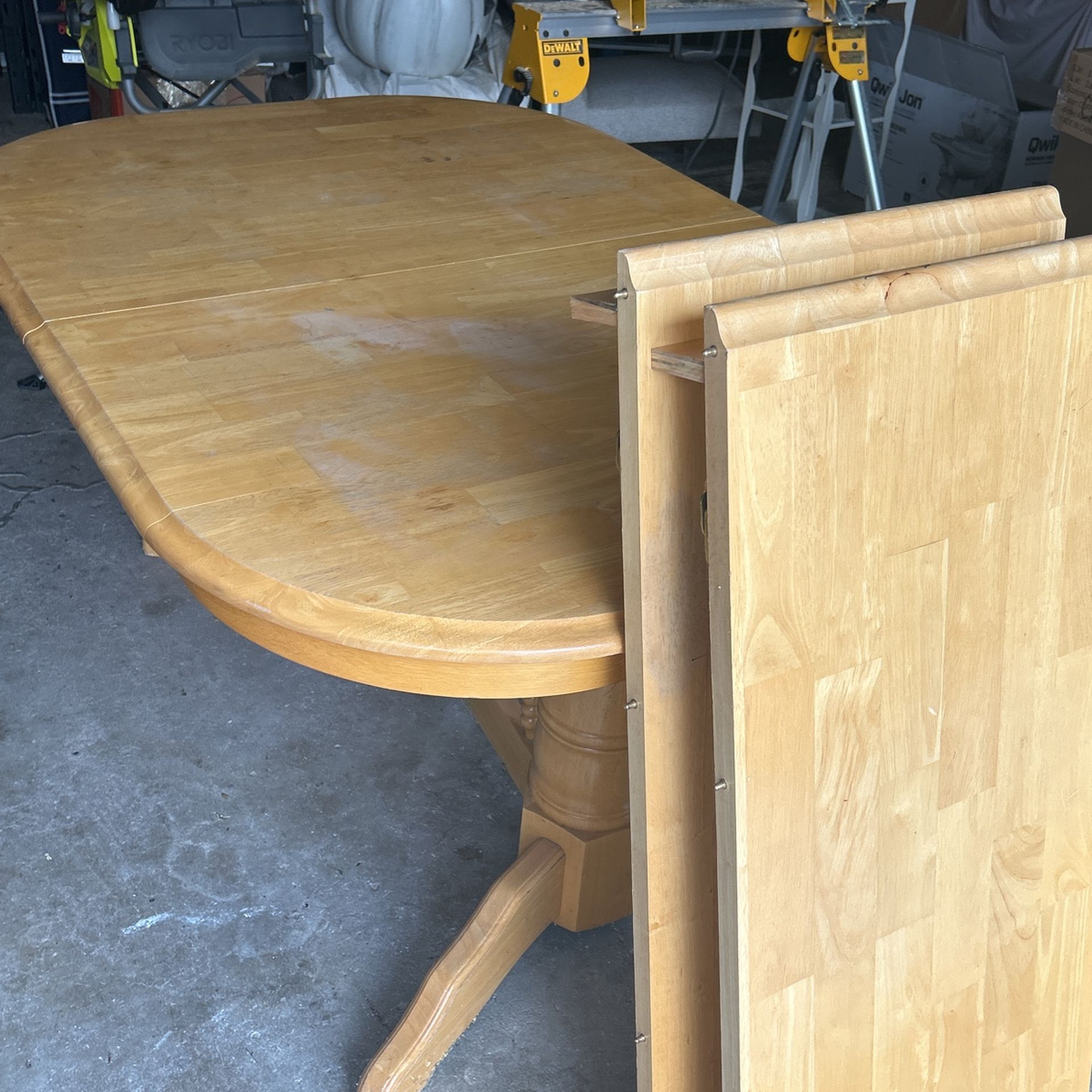 Dining Table With 2 Leafs - Free !!! Come And get It !!