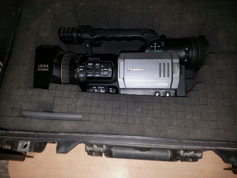 Panasonic AG-DVX100 (VX100) Video Camcorder