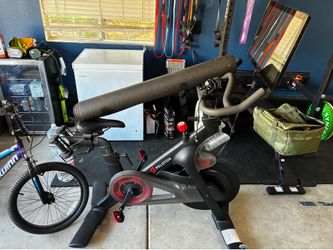 Peloton Bike + extras $550