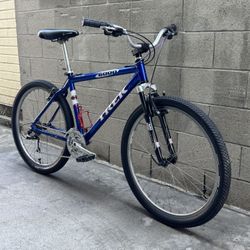 Trek 6000 Mountain Bike – 18” Frame – Excellent Condition – Ready to Ride