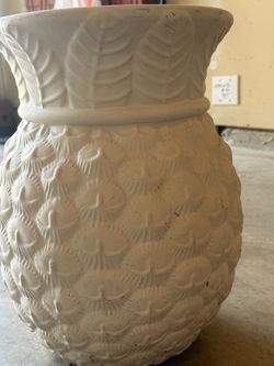 Ceramic pineapple stand