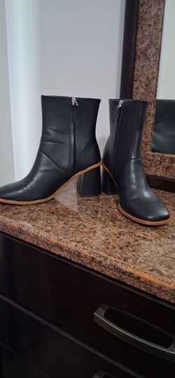 Time & Tru Ladies Boots Size 10