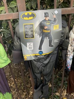 Batman costume size 3 to 4 kids $15