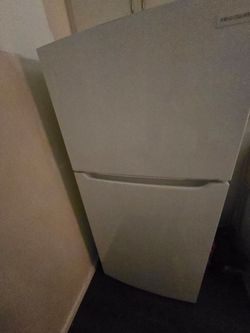 Frigidaire 18 Cu. Ft. Top freezer refrigerator