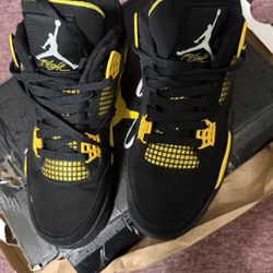 THUNDER GOD RETRO JORDAN 4 (SZ 8)