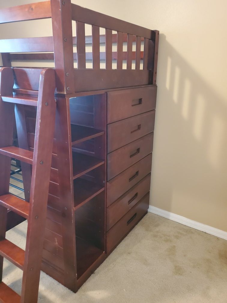 Badcock twin over full bunk bed for Sale in Clermont, FL OfferUp