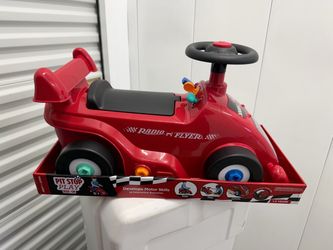 Radio Flyer Pit Stop Play Ride-On Car