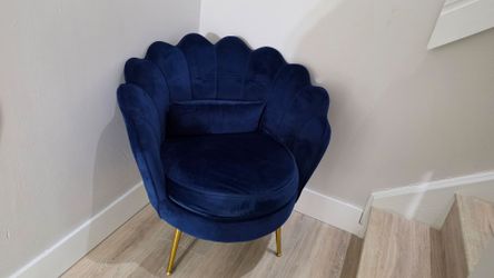 Velvet Accent Chair for Living Room/Bed Room/Guest Room, Upholstered Mid Century Modern Leisure Chair with Metal Legs Guest Chair
Like new