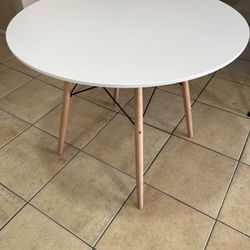 Pemberly Row Round Contemporary Plastic Dining Table in White