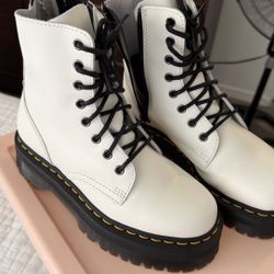 Platform Dr. Martens boots