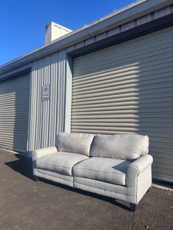 🛋️ Light Gray Rolled Arm Sofa | COUCH+DELIVERY $200