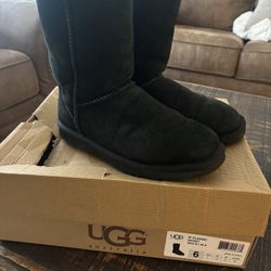 Uggs Size 6 Women’s 