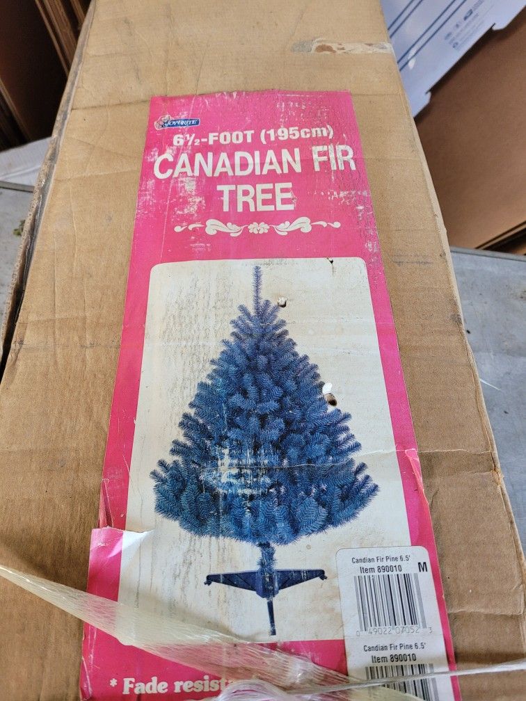 Artificial Christmas Tree 6ft Tall1/2