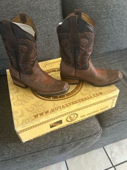 Boots size 6