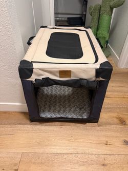 Soft-Sided Collapsible Pet Crate with Mat