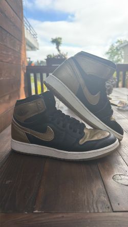 Air Jordan 1 Retro High OG “Black Metallic Gold