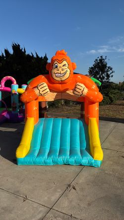 Gorilla Put-em-up Bounce House
