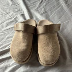 UGG Goldenstar Clogs size 6.5