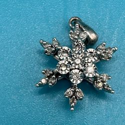 New 925 Silver Snowflake With Lots Of Diamonds Bling Galore Super Unique Designed Raised Presentation  2.06 Grams
