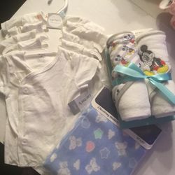  Baby Boy Gift Set  Comte With A  5  Pack Of Tee Shirt  Side Snap  And 2  Receiving  Blankets And A Set Of Hooded Bath Towels 