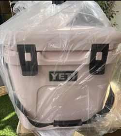 NEW YETI LIMITED EDITION ICE PINK ROADIE 24 1.0