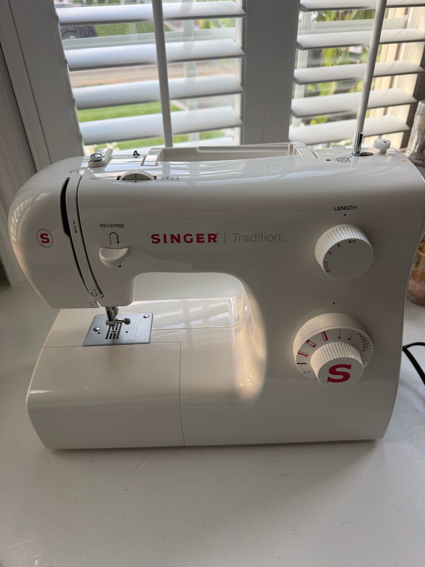 2250 Singer Sewing Machine with foot petal