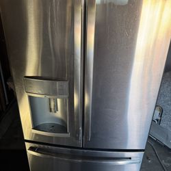 GE French Model Fridge