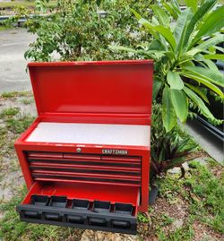 CRAFTMAN METAL TOOL BOX
