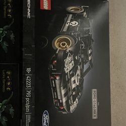 LEGO Technic 1966 Ford GT40 MKII Race Car