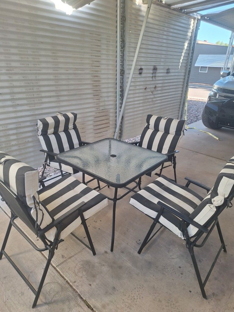 Patio Set and 4 Chairs With Cushions