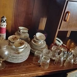 Full 8 Person 3 Cabinet China Set 1950's